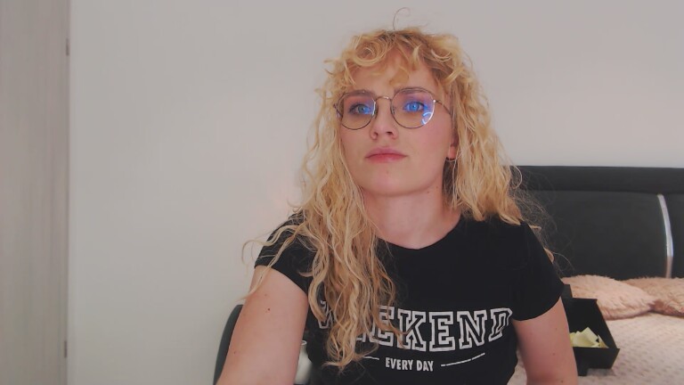 EVYE's Streamate show and profile