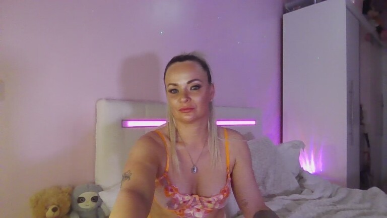 DestinyEastWest's Streamate show and profile