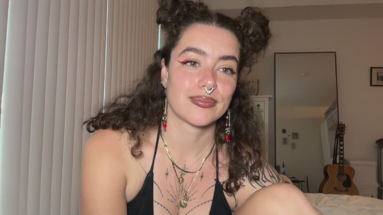 Velvette_Peach's Streamate show and profile