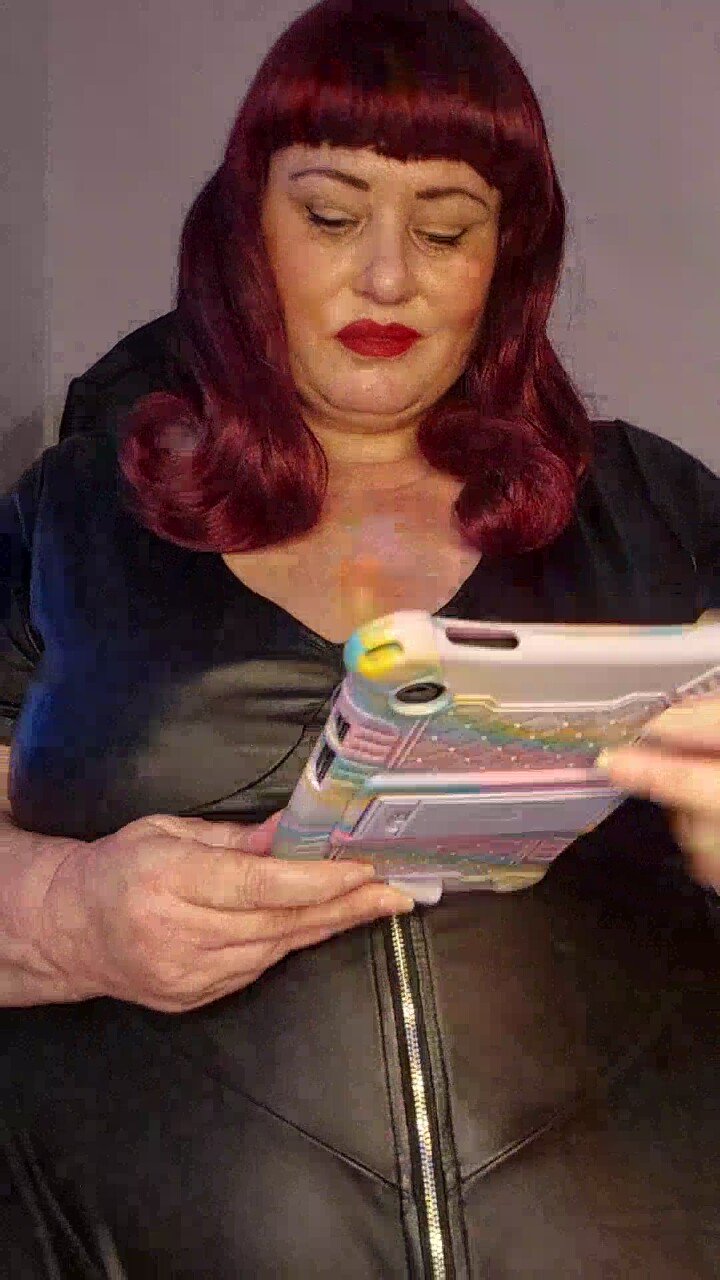 TheDevineMissDeviant